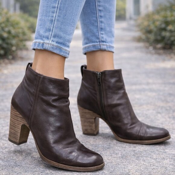Stuart Weitzman Shoes - Stuart Weitzman Brown Leather Ankle Boots Size 7.5 Block Heel Zip Booties